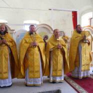 Первая литургия на архиерейском подворье возрождающегося Новодевичьего во имя Алексия, человека Божия, монастыря.