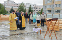 На месте строящейся церкви в Арзамасе совершен молебен святым первоверховным апостолам Петру и Павлу